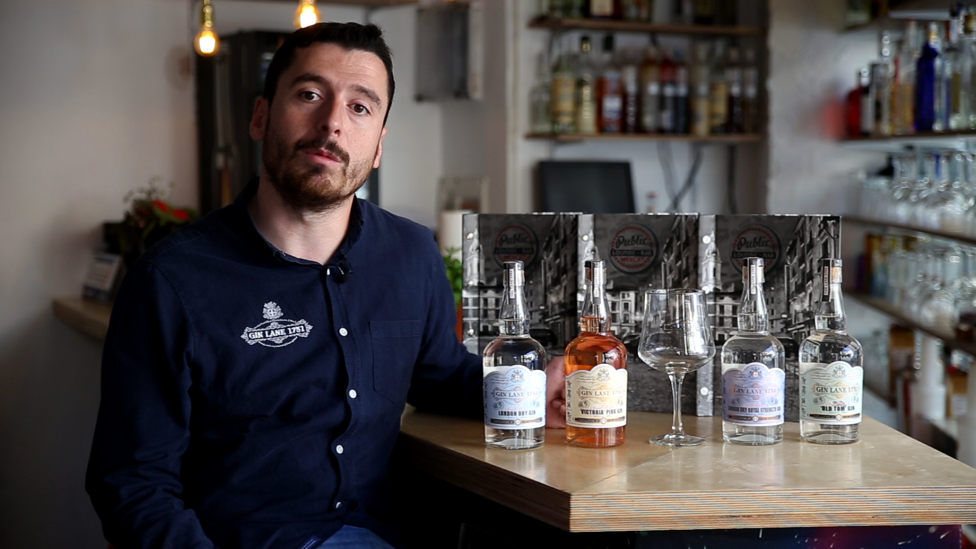 Antonio Marín, Brand Ambassador de Gin Lane nos explica en vídeo la gama de ginebras de la marca.